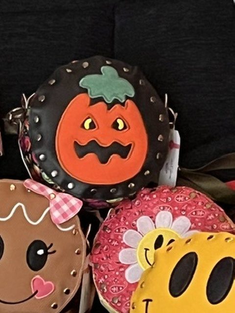 Pumpkin rivet bag